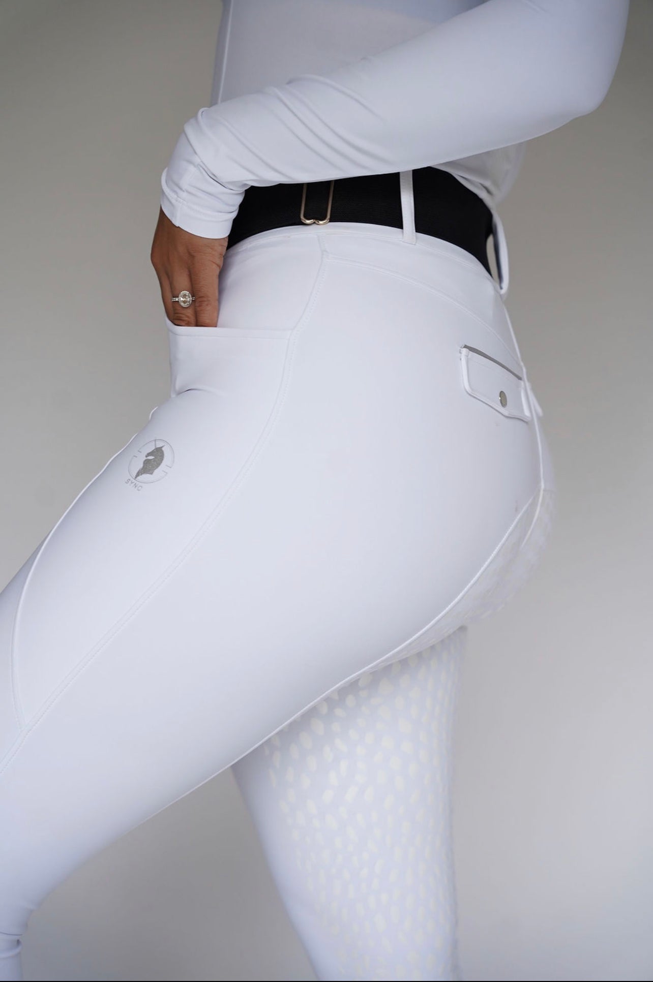 Elevate Pro Full seat (White outside, lined black inside)