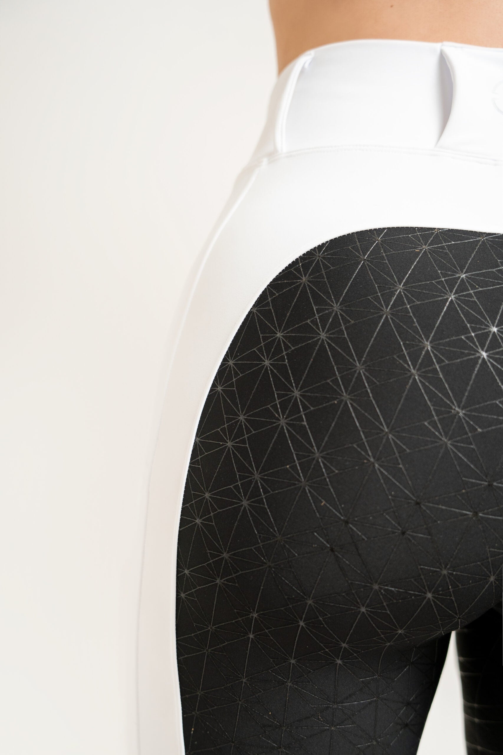 Elevate PULL ON with Black full seat