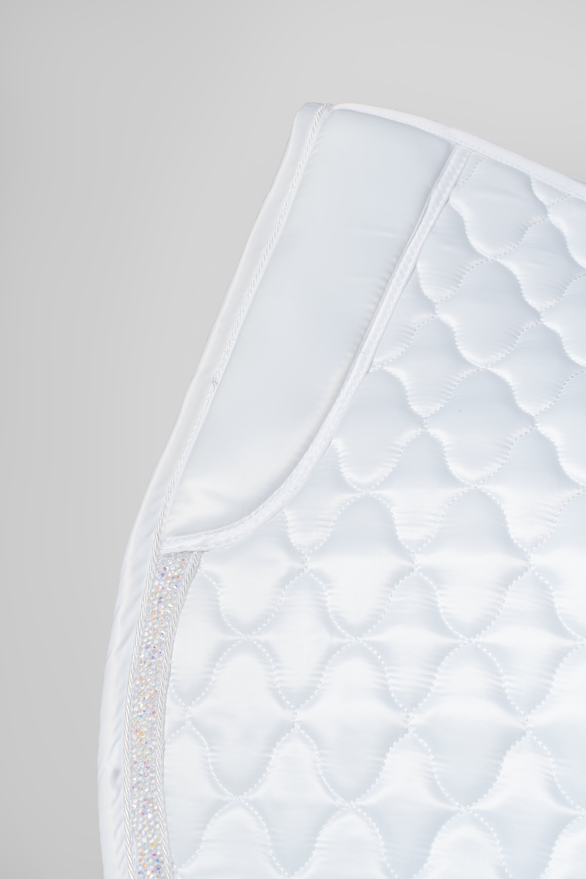 Dragon Luxe Saddle Pad (Jumping/White)