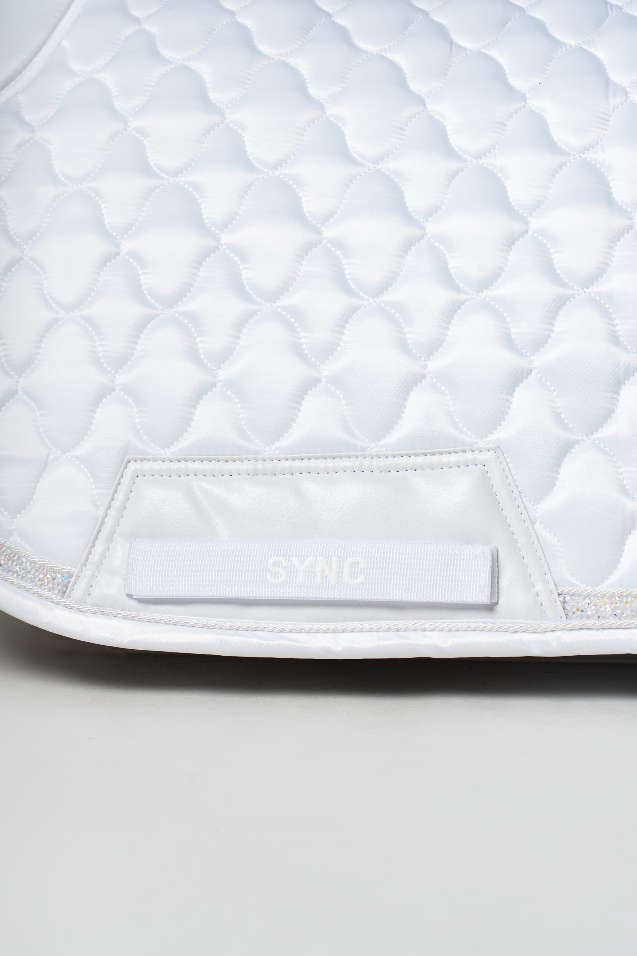 Dragon Luxe Saddle Pad (Jumping/White)